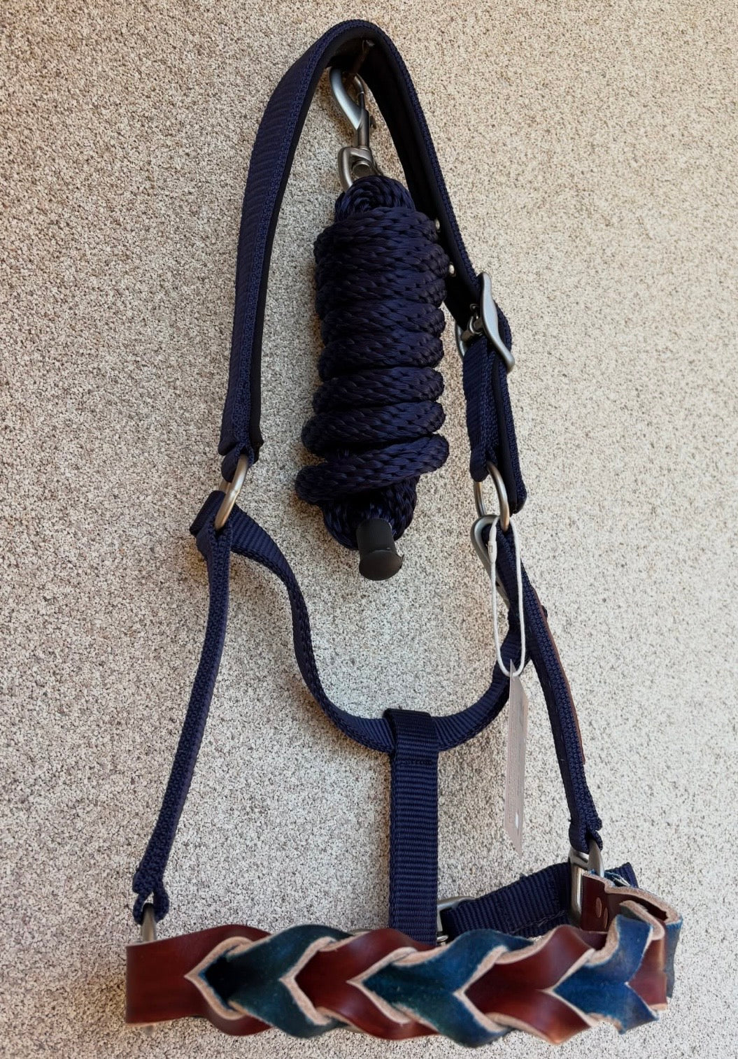 Capezza in nylon con nasalina intrecciata doppio colore e targhetta personalizzata e lunghina.